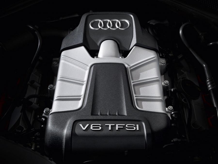 Моторный отсек Audi A7 Sportback 3.0 TFSI Quattro 2010 года  (фото 13 из 16)